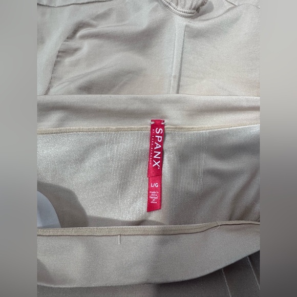 SPANXsculpt™ OnCore High-Waisted Mid-Thigh Short - Picture 5 of 8